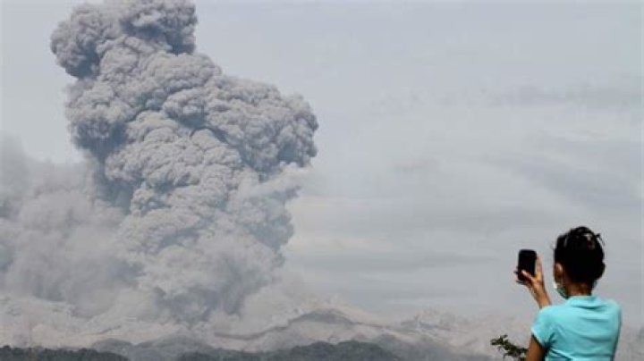 'Skyquake' Loud Boom Heard Over Yogyakarta Baffles Residents