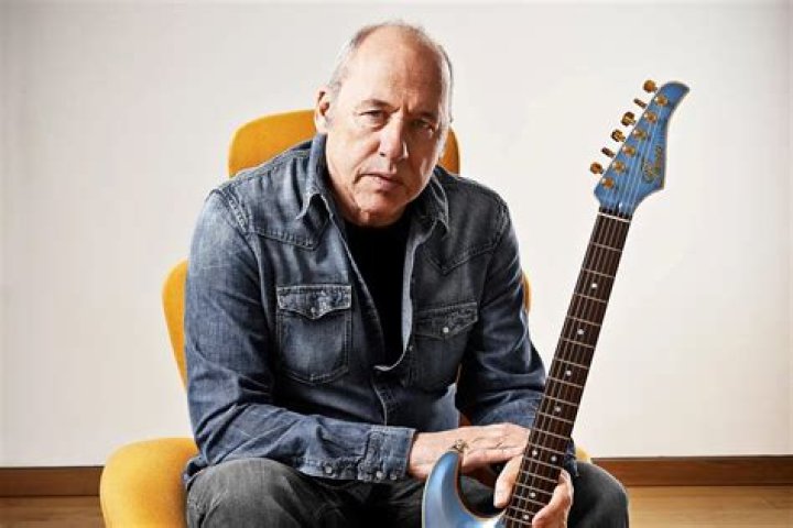 10 Astonishing Facts About Mark Knopfler