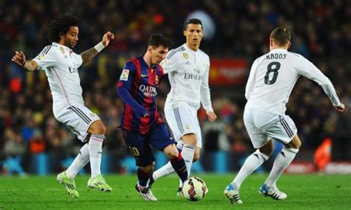 10 Reasons Why Lionel Messi Is Better Than Cristiano Ronaldo