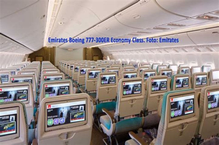 الطائرة 100 من «بوينج 777-300 إي آر» تنضم لأسطول طيران الإمارات