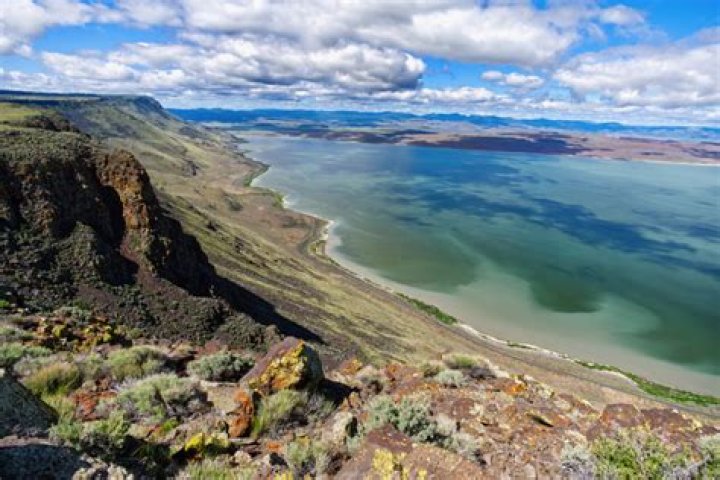 12 Extraordinary Facts About Abert Lake
