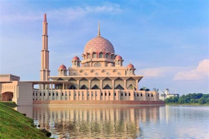 15 Captivating Facts About Putra Mosque (Masjid Putra)