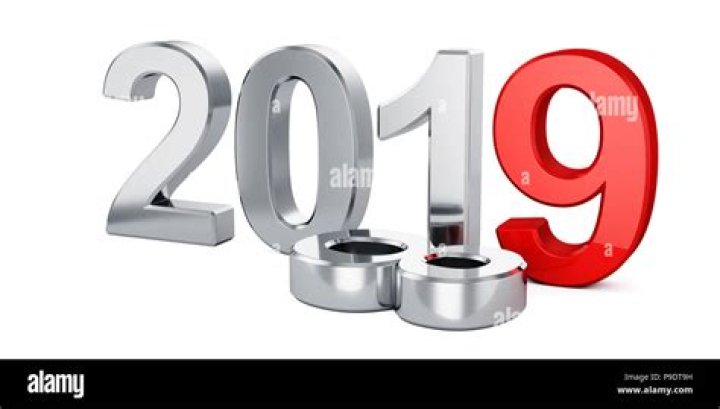 الأبيض والذهبي موضة أظافر عروس 2019