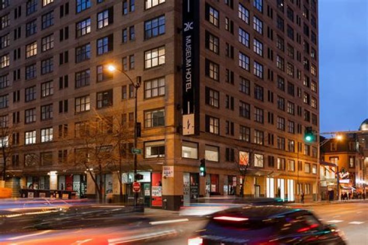 21C Museum Hotel Chicago Parking