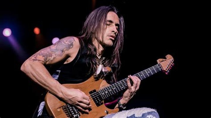 22 Mind-blowing Facts About Nuno Bettencourt
