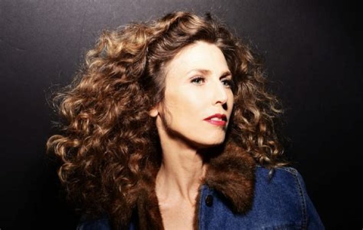 25 Extraordinary Facts About Sophie B. Hawkins