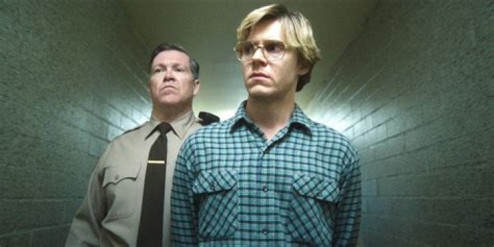 5 ممثلين قدموا شخصية جيفري دامر قبل مسلسل Monster The Jeffrey Dahmer Story خبر