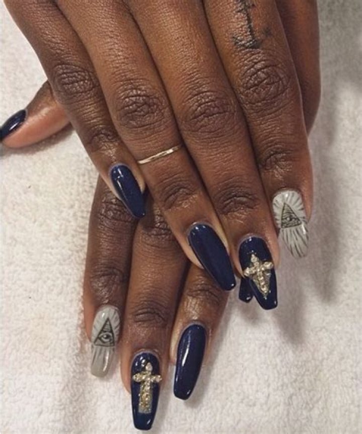 55 Celebrity Nail Art Photos with Cross