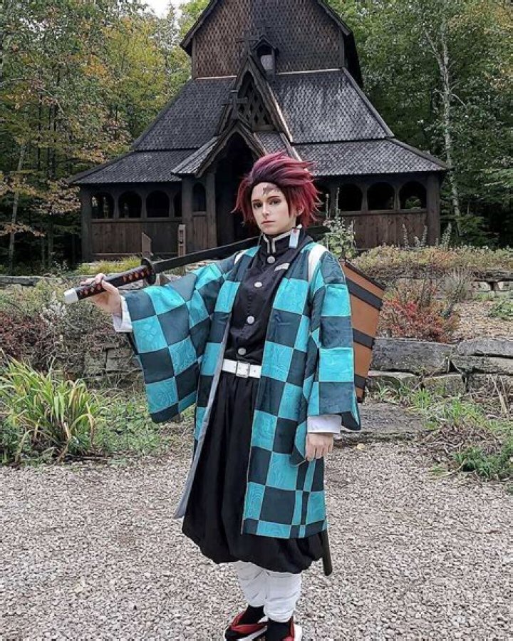 59 Best Anime Halloween Costumes & Cosplay Costume Ideas