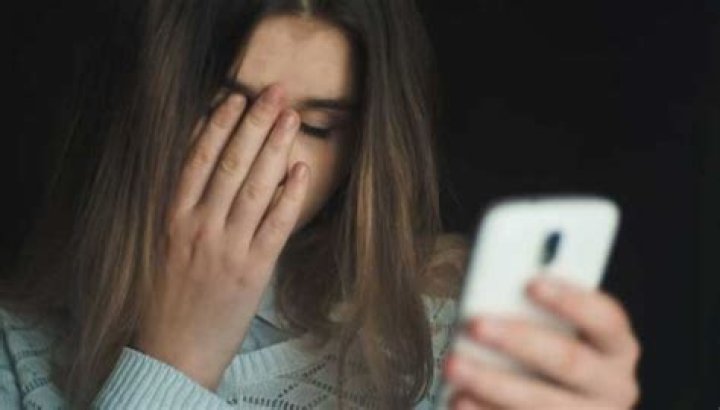 6 Reasons to Put Your Smartphone Away Before Going to Bed