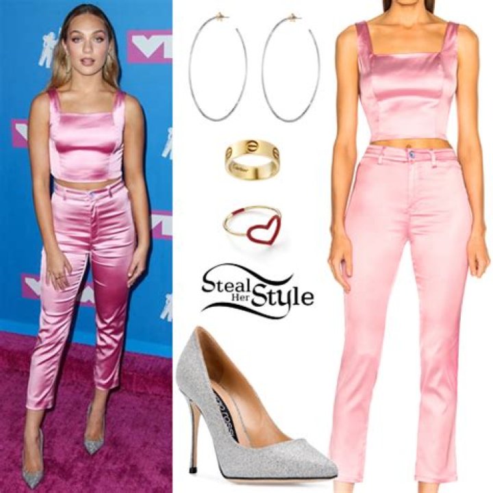 8 Jordan Askill Outfits | Steal Her Style