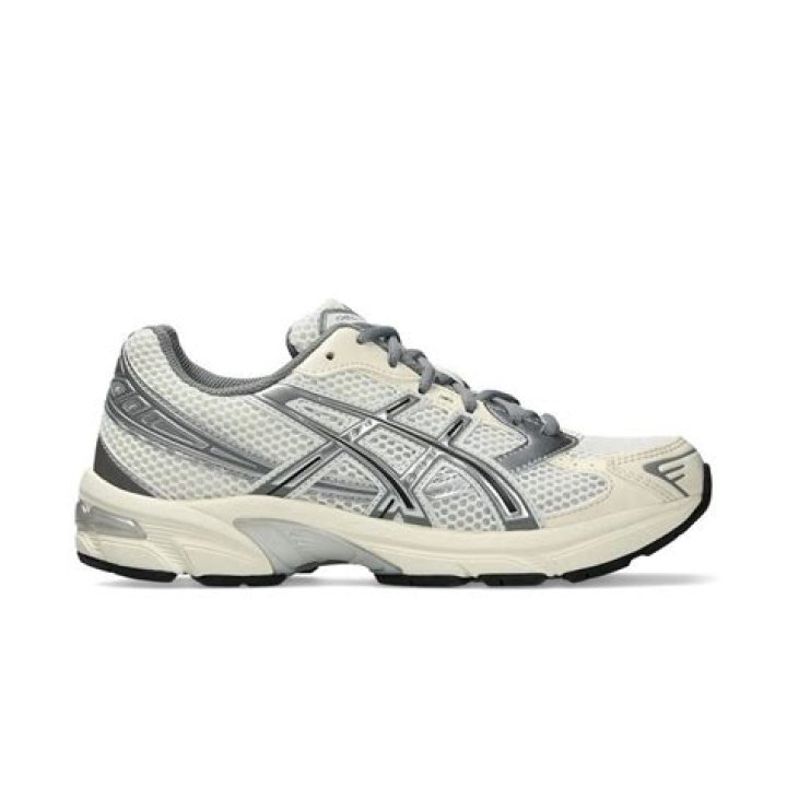 9 Editor-Approved Spring Sneakers for Under $100