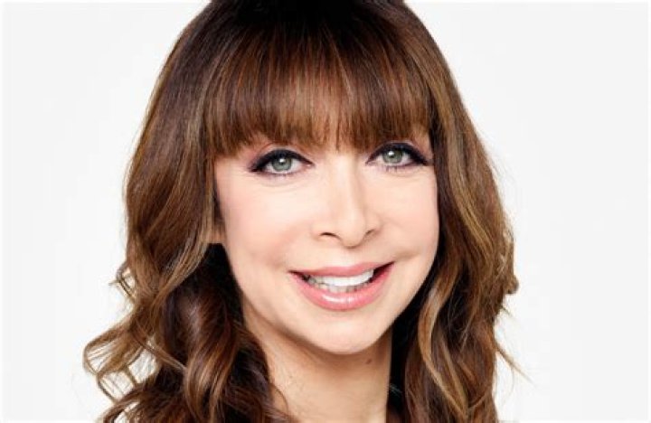 9 Mind-blowing Facts About Illeana Douglas