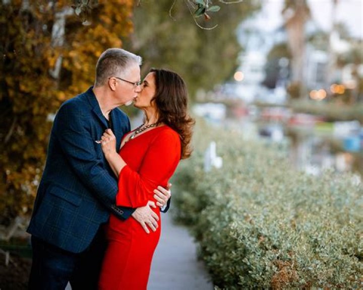 9 Reasons So Many Cool Women Fall In Love With Nerdy Guys | Orna & Matthew Walters