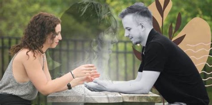 9 Things To Do ASAP If You Fall In Love With A Commitment-Phobe, According To Experts