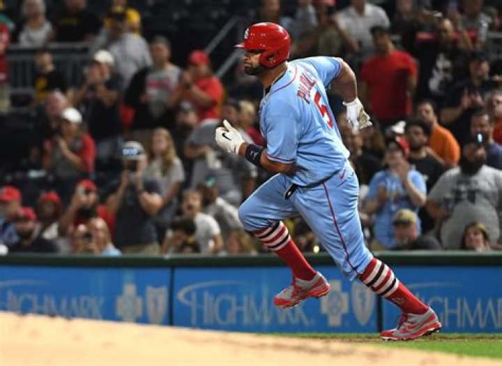 Albert Pujols ties Alex Rodriguez with homer No. 696