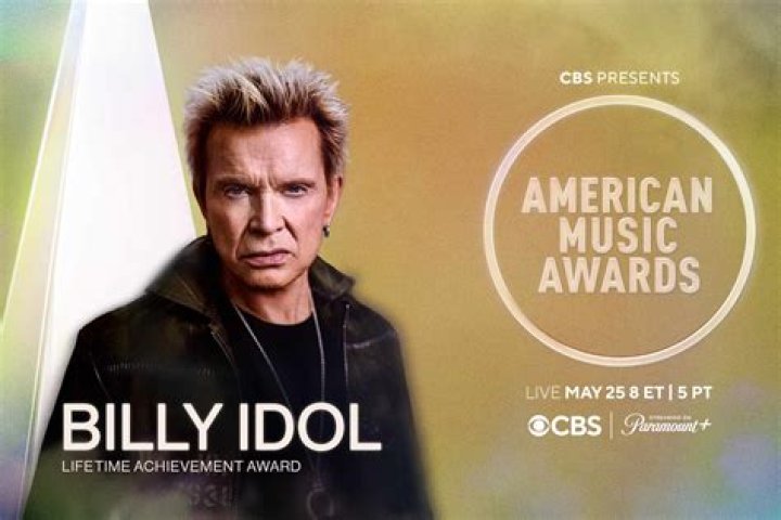 هيدي كلوم تتألق بالريش في حفل AMAs برفقة زوجها توم كولينز
