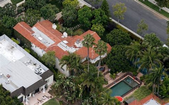 Amy Poehler fined for water waste during California drought