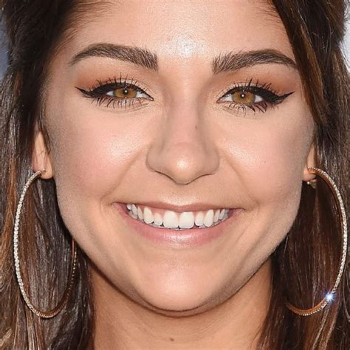 Andrea Russett's Makeup Photos & Products