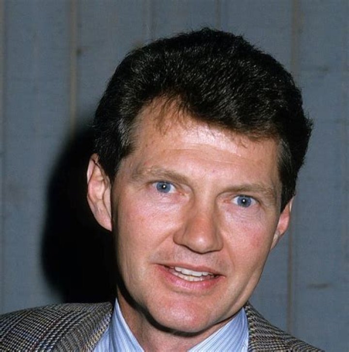 Andrew Robinson Net Worth  - Pulptastic
