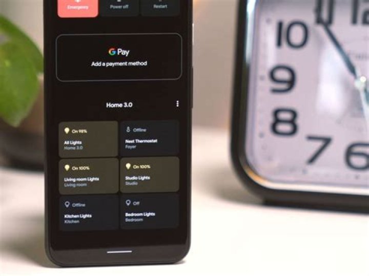 Android 11 power control menu is now on Samsung phones, but not where you think