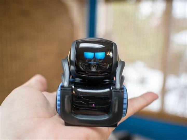 Anki Vector [Review]: A robot pet that's cute and smart