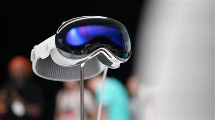 Apple's Vision Pro will display users' eyes for others