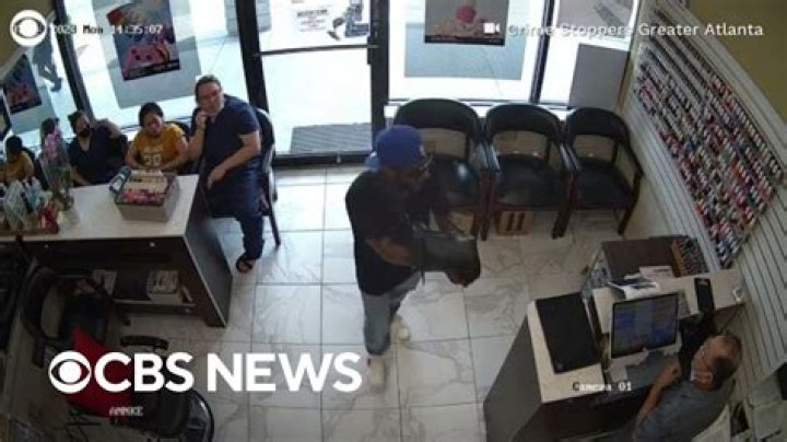 Atlanta nail salon robbery attempt doesn't get very far, as patrons largely ignore it