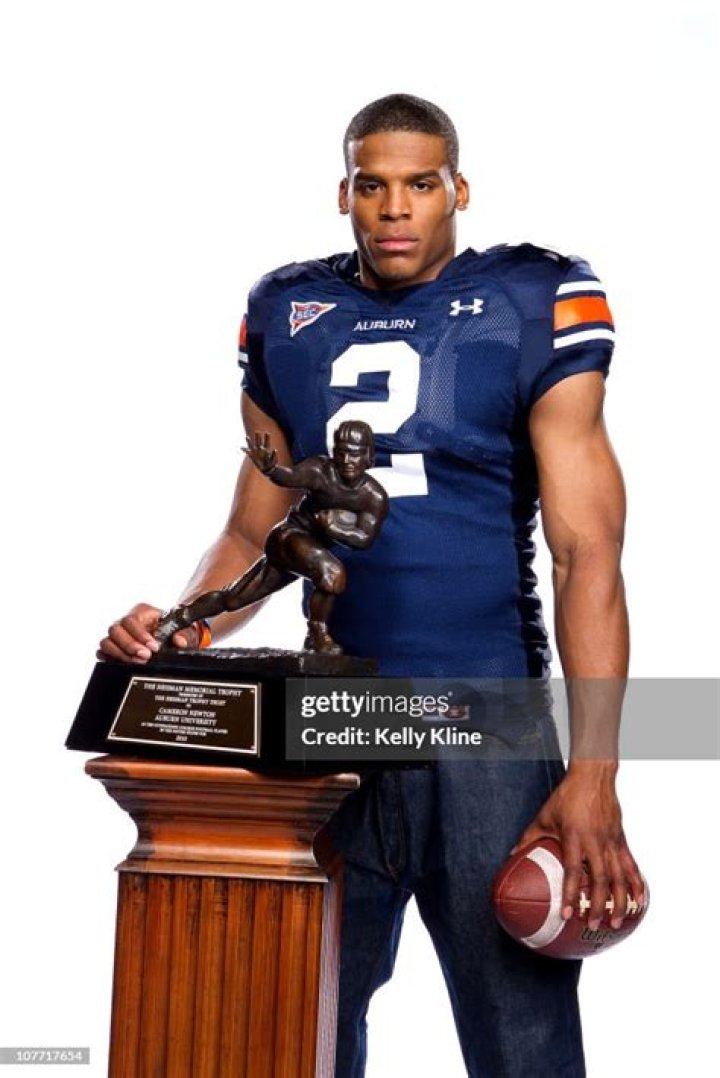 Auburn quarterback Cam Newton wins Heisman Trophy