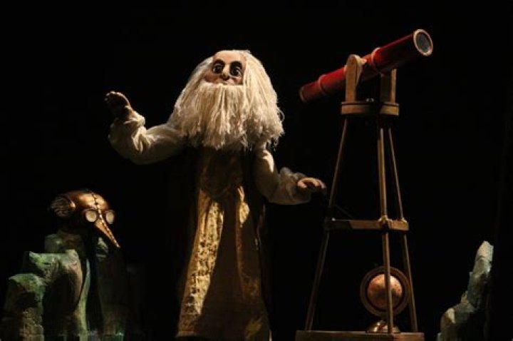 ‘Avanti Da Vinci’ puppet show returns with slapstick for teens, adults