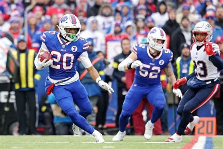 Bills’ Nyheim Hines scores 2 kickoff return TDs in first game after Damar Hamlin’s collapse