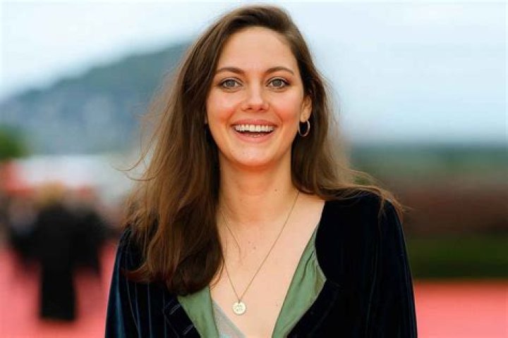 Biography of Nelly Auteuil