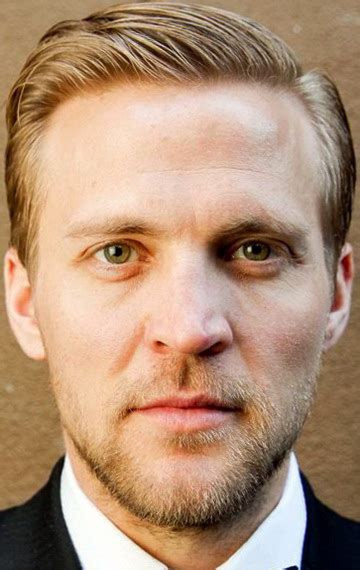 Biography of Tobias Santelmann
