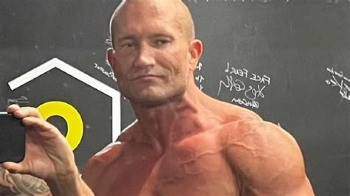 Boss Admits He Fires Any Employee On His Team Who Doesn't Have A Six-Pack