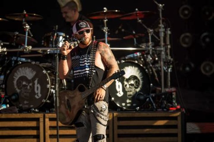Brantley Gilbert Shares the Spotlight With Young Fan [Watch]
