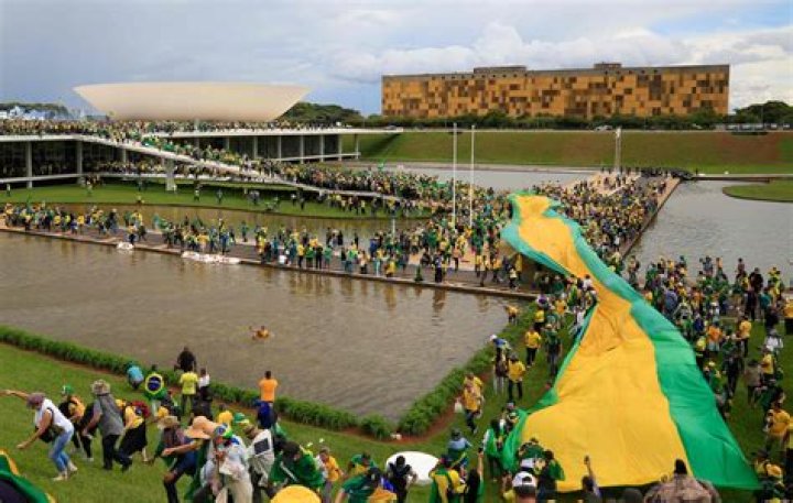 Brazil Supreme Court orders pro-Bolsonaro camps to be demolished, protesters arrested