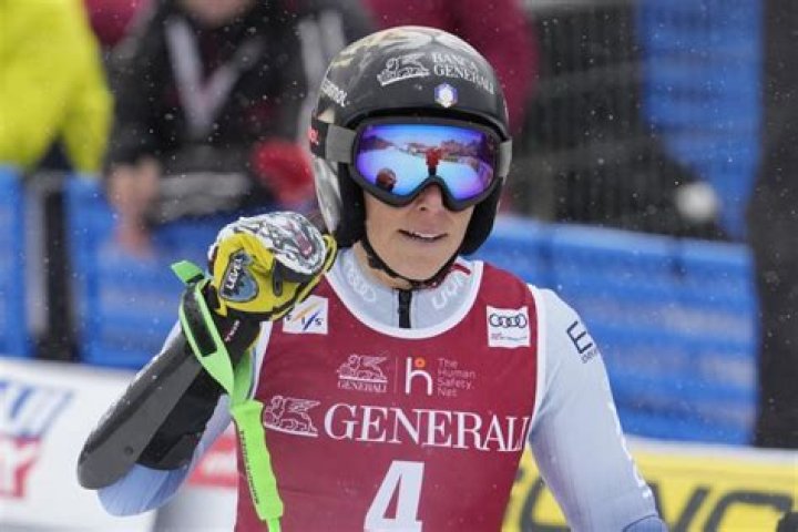 Brignone toma el Mont-Tremblant e impide la remontada de Vlhova y Shiffrin