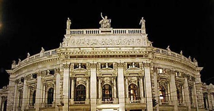 Burgtheater-Ensemble spricht Intendanten Hartmann Misstrauen aus