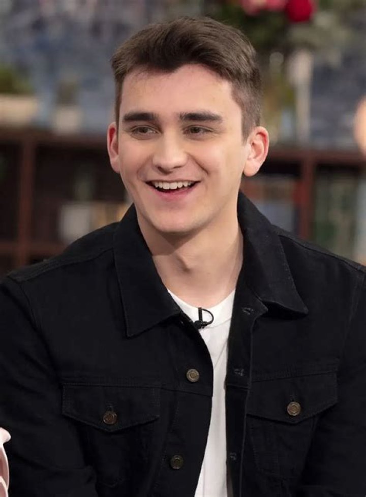Cameron Chapman Age, Height, Net Worth, Family, Girlfriend