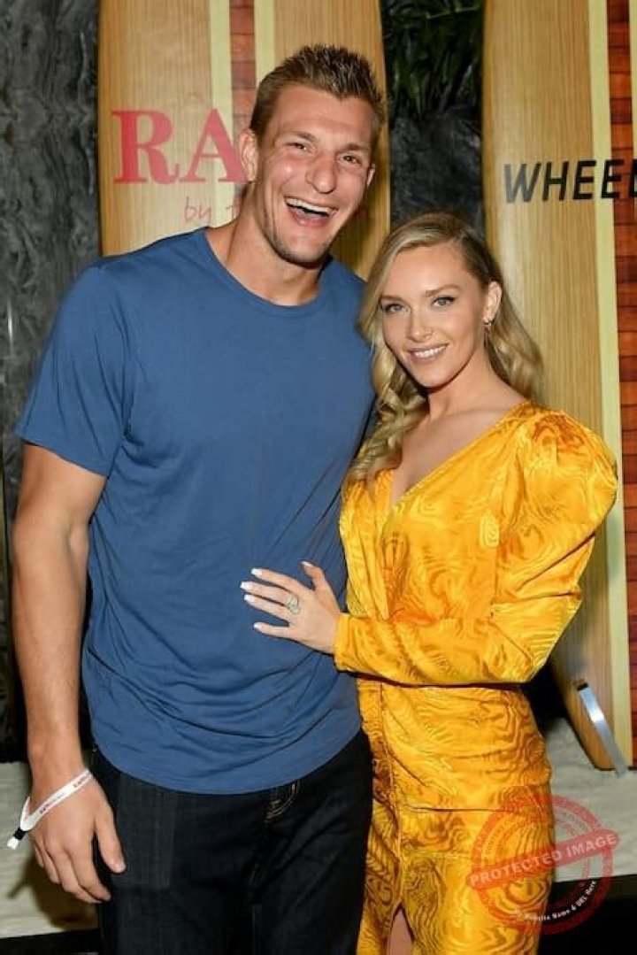 Camille Kostek Net Worth, Age, Height, Family, Husband, Bio
