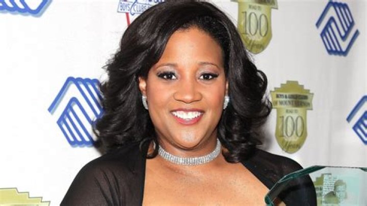 	CBS Meteorologist Elise Finch Dies at 51	