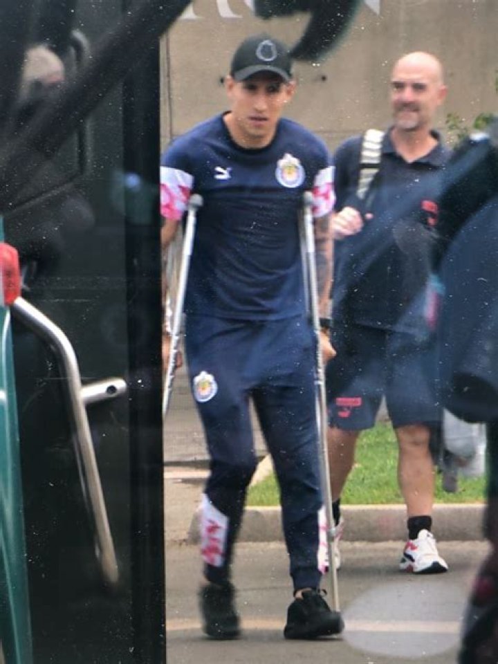 Chivas confirmó la gravedad de la lesión de Carlos Cisneros: Adiós Final y todo 2023