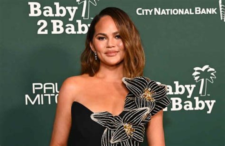 Chrissy Teigen’s Sexy Swimsuit Featured Flattering Ruching