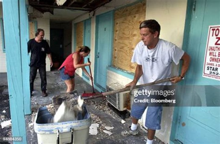 CNN.com - Florida cleans up after Frances