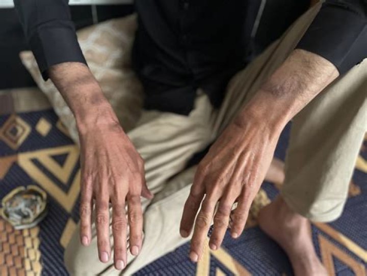 CNN.com - More images of abuse at Abu Ghraib
