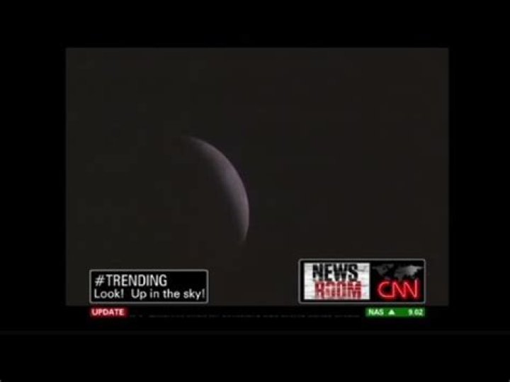 CNN - Lunar eclipse helps viewers of comet