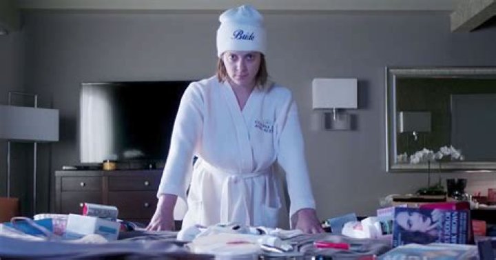 Crazy Ex-Girlfriend Season 3 Trailer Goes Fatal Attraction