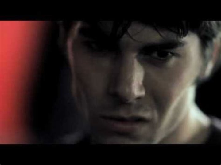 Crush – Unraveling the Emotional Turmoil in Electronic Beats