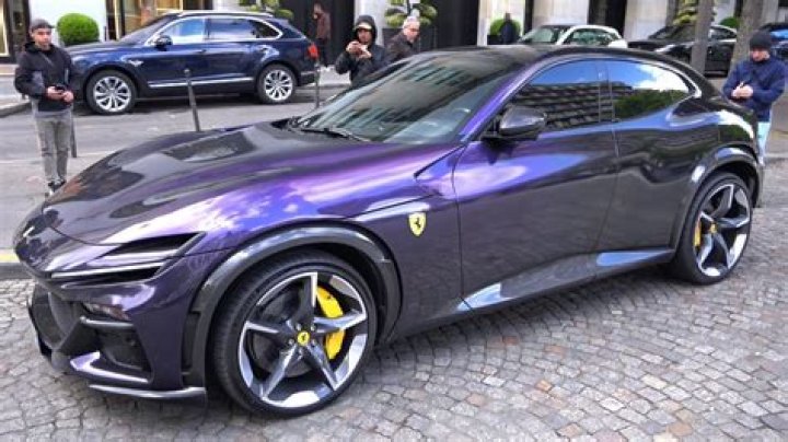Cyril Hanouna à Monaco dans une voiture de luxe : découvrez de quoi il s’agit !