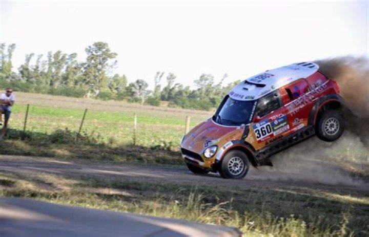 Dakar 2016: Diez heridos al salirse la china Guo Meiling